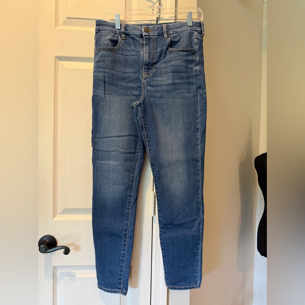 American Eagle Outfitters High-Rise Skinny Jeans in Medium Blue